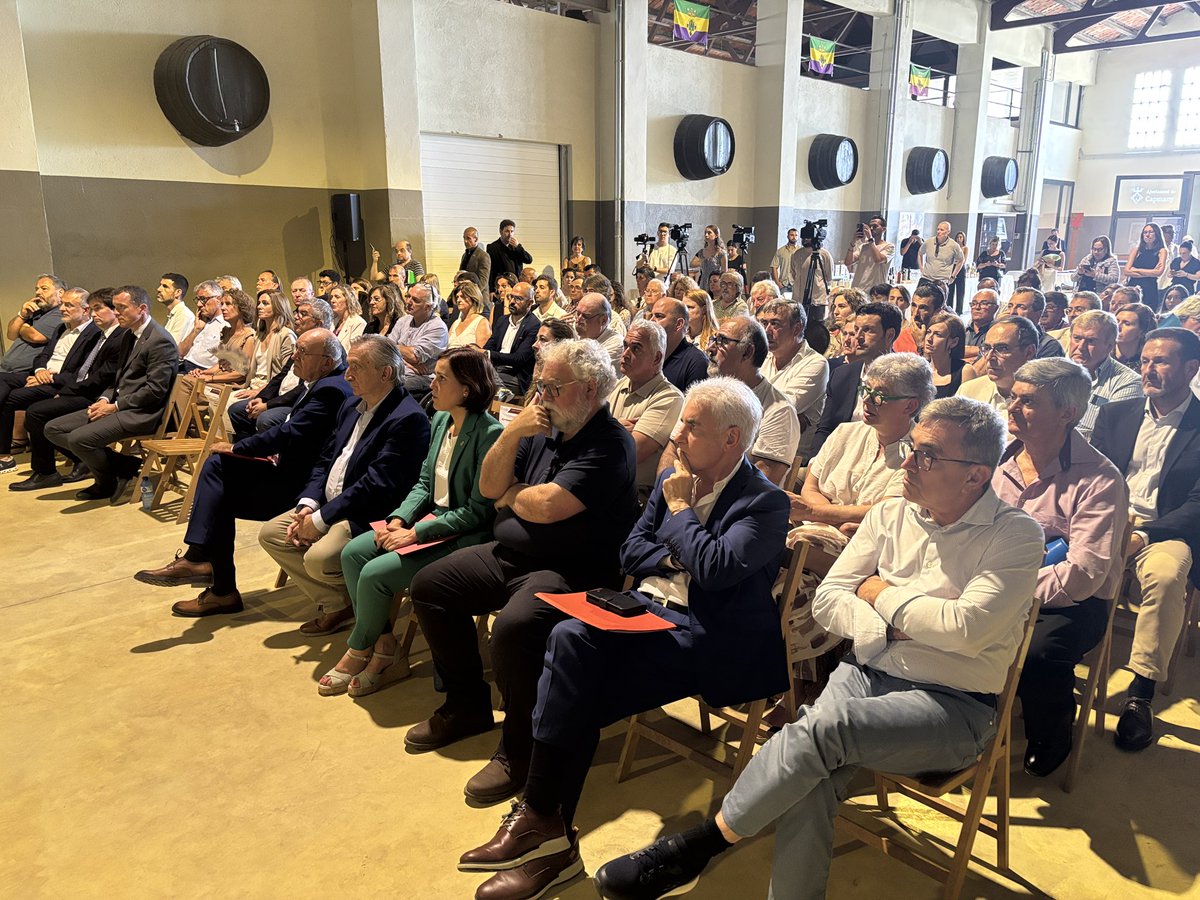 Tramuntana Televisió (@tramuntana_tv) on Twitter photo El president de la Generalitat <a href="/salvadorilla/">Salvador Illa Roca</a> presideix a Capmany l’acte de presentació de l’Avinguda del Vi i de l’Oli. <a href="/CCAltEmporda/">Consell Comarcal de l'Alt Empordà</a> <a href="/govern/">Govern de Catalunya</a> El president de la Generalitat <a href="/salvadorilla/">Salvador Illa Roca</a> presideix a Capmany l’acte de presentació de l’Avinguda del Vi i de l’Oli. <a href="/CCAltEmporda/">Consell Comarcal de l'Alt Empordà</a> <a href="/govern/">Govern de Catalunya</a>