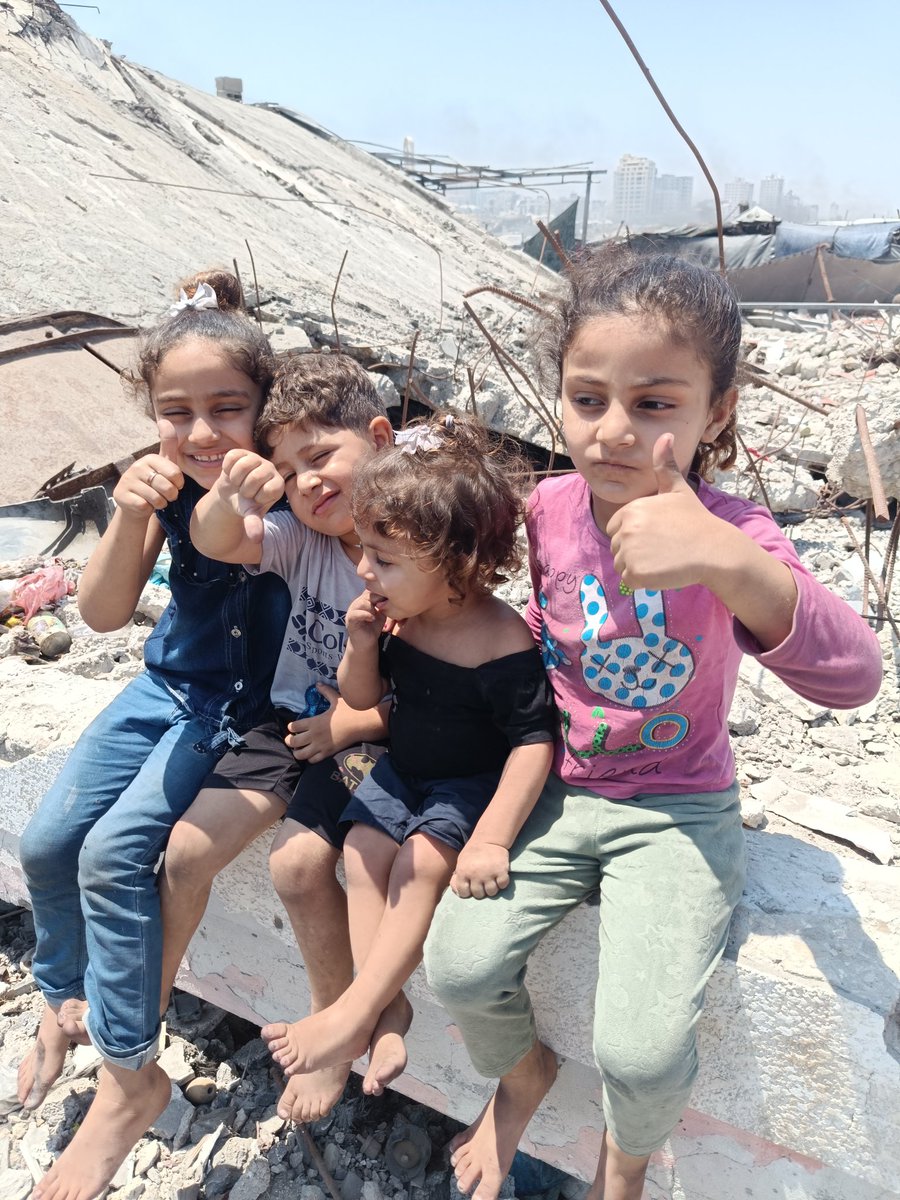 al_ahmd1192's tweet image. Jourie, Maryam, Habeeba and Hani need food. We don’t have any money to buy food. Please help children. Our house was destroyed and we don’t have a tent to live in or food. Please help. 💔🇸🇩💔