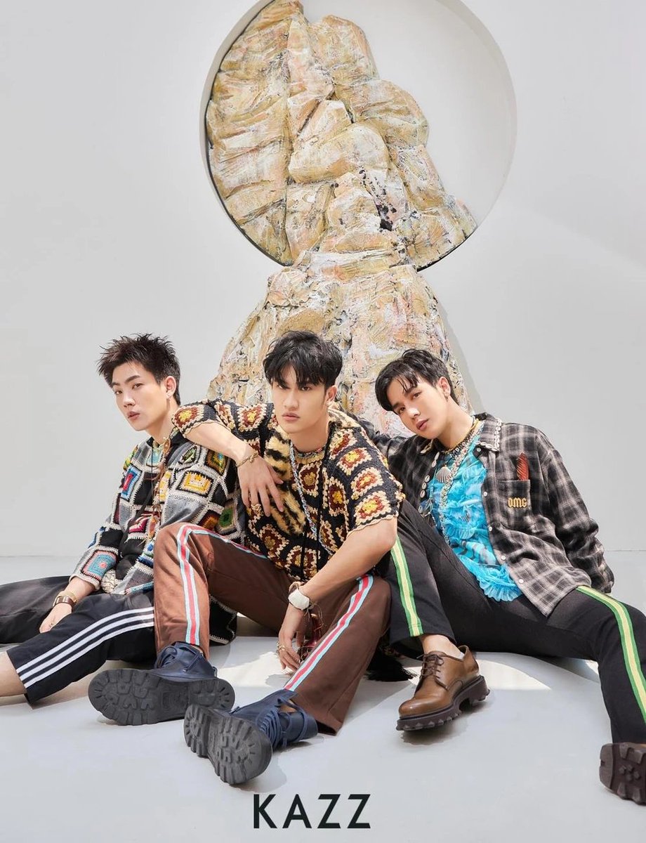 flyboytothesun's tweet image. 2021 vs 2025
Still the same &apos;91 Liner gang 🥰 

#Tawan_V #tumcial #armwc 

#ARMSHARE180