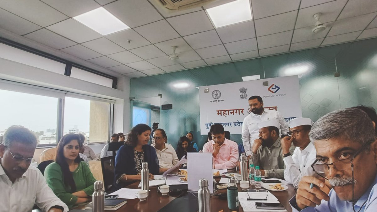 FITEMaharashtra's tweet photo. Today we had meeting at #PMRDA office for Hinjawadi IT park issues.
All dept were present &amp; 10 days is timeline to 
●Clean drains
●Remove all metro debris from road  &amp; 
●Complete road patch work in ITpark.

Thanks to all #ITguys for making this issue viral.

●10 Days-Lets see https://t.co/O90POolyXy
