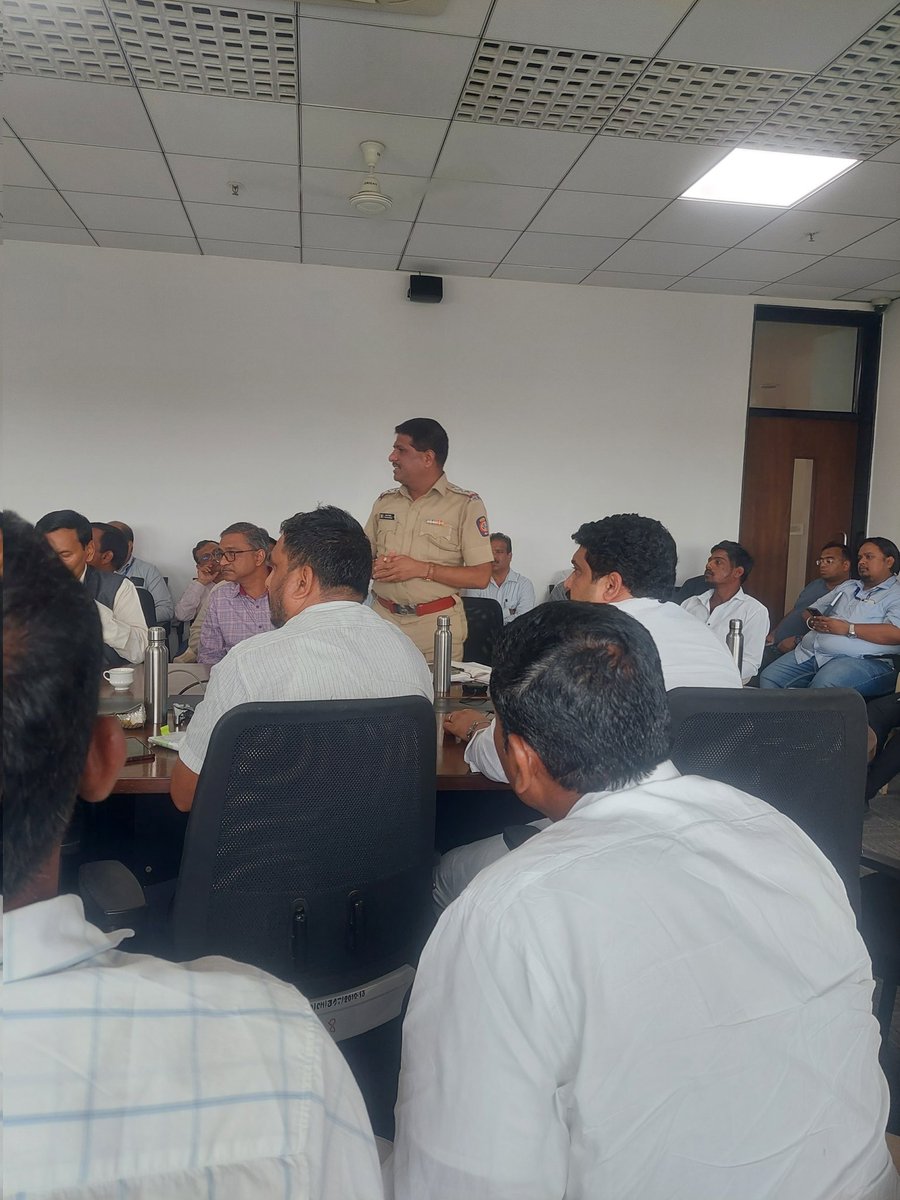 FITEMaharashtra's tweet photo. Today we had meeting at #PMRDA office for Hinjawadi IT park issues.
All dept were present &amp; 10 days is timeline to 
●Clean drains
●Remove all metro debris from road  &amp; 
●Complete road patch work in ITpark.

Thanks to all #ITguys for making this issue viral.

●10 Days-Lets see https://t.co/O90POolyXy