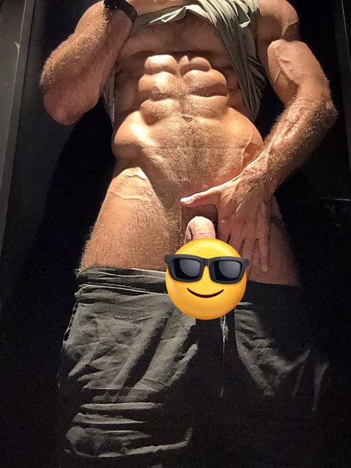 Watch AdamAlberto's leaked NSFW photo on TwXstars