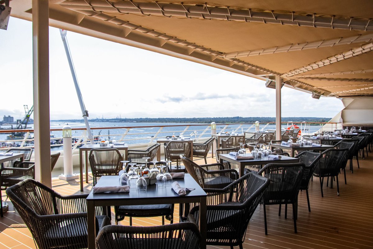 CruiseLineUK's tweet photo. We’re in sunny Southampton today exploring @Azamara’ #AzamaraOnward - their fourth ship on the fleet!
Have you been onboard yet? ⛴️
#AzamaraCruises #Southampton #Shipvisit https://t.co/a9DD54pvjf