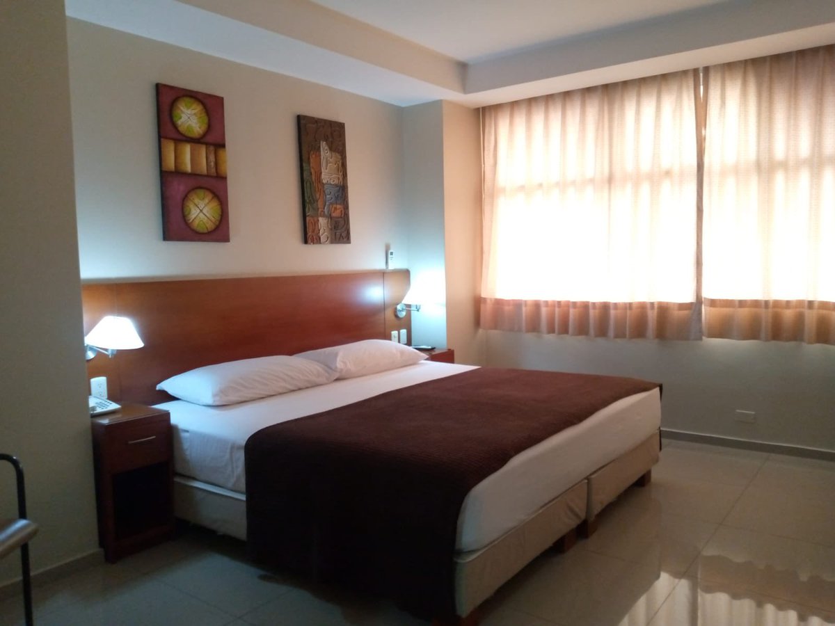 ✨ Vive la experiencia HM ✨
En HM Hotel no solo encuentras una habitación, encuentras confort, tranquilidad y atención personalizada en cada detalle.
🌟 Habitaciones diseñadas para tu descanso
📞 ¡Reserva ahora y haz de tu estadía algo inolvidable! 
099 020 4491
098 741 4603