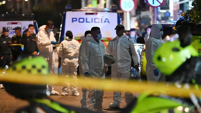 Horadelaverdad's tweet photo. #EnVivo "El acuerdo de la mal llamada “paz total” fue pactado con bandidos y grupos criminales para entregarles el territorio. Hoy Colombia está sumida en la peor ola de violencia terrorista en décadas". @GabrielJVallejo 

Escúchenos en:
YT
https://t.co/vyqgaoTHMG https://t.co/5840fcz11B