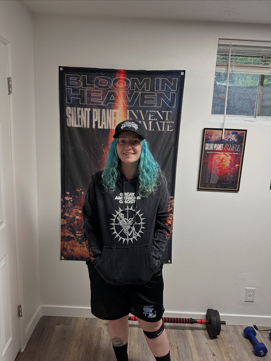 Not fitting into this Great American Ghost hoodie 6 weeks ago was my turning point to change my lifestyle habits back to health queen mode. We’re so back.