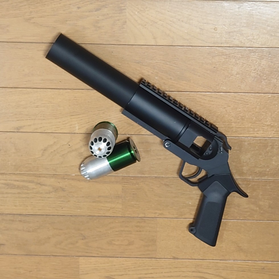 yama_guns's tweet photo. モスカートを使いたい季節になってきました。
昔買ったピストルグレネードですが、
グリップの角度を変えて、バレルを延長しています。 https://t.co/N14yikA97V