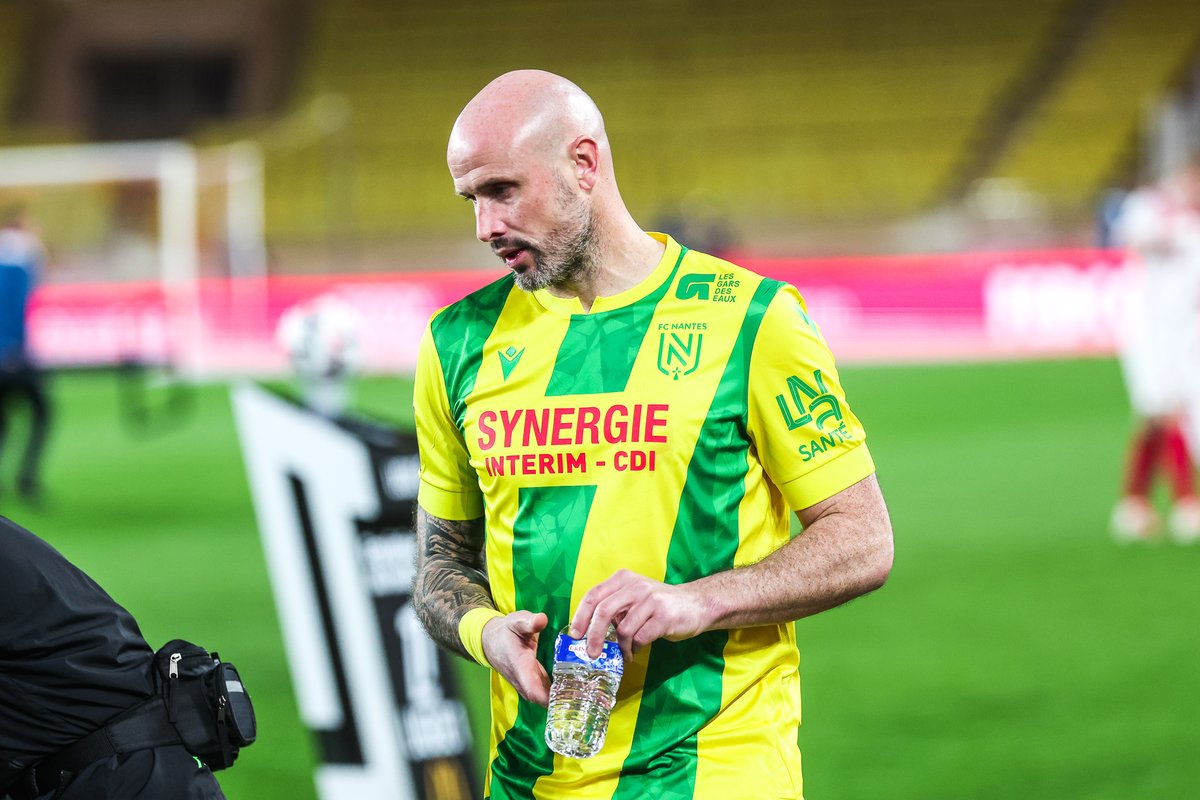 ActuFoot_'s tweet photo. 🚨 𝗡𝗜𝗖𝗢𝗟𝗔𝗦 𝗣𝗔𝗟𝗟𝗢𝗜𝗦 🇫🇷 𝗤𝗨𝗜𝗧𝗧𝗘𝗥𝗔 𝗟𝗘 𝗙𝗖 𝗡𝗔𝗡𝗧𝗘𝗦 𝗔𝗣𝗥𝗘̀𝗦 𝟴 𝗦𝗔𝗜𝗦𝗢𝗡𝗦 ! ❌

Le défenseur emblématique ne prolongera pas son contrat et partira libre cet été. 🔚

Fin d’une ère à la Beaujoire… 💛💚

🗞️ @lequipe https://t.co/MWnd3o1qqk
