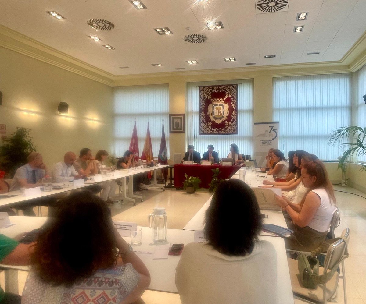 𝔻𝕒𝕧𝕚𝕕 ℙ𝕖𝕣𝕖𝕫 𝔾𝕒𝕣𝕔𝕚𝕒 (@davidperez) on Twitter photo Importante reunión de balance de curso esta mañana con los directores de los colegios y escuelas infantiles públicos del distrito. Realizan una gran labor y les agradezco su compromiso y su colaboración con <a href="/JMDHortaleza/">Distrito Hortaleza</a>. Llevamos invertidos dos millones de euros en mejoras y Importante reunión de balance de curso esta mañana con los directores de los colegios y escuelas infantiles públicos del distrito. Realizan una gran labor y les agradezco su compromiso y su colaboración con <a href="/JMDHortaleza/">Distrito Hortaleza</a>. Llevamos invertidos dos millones de euros en mejoras y