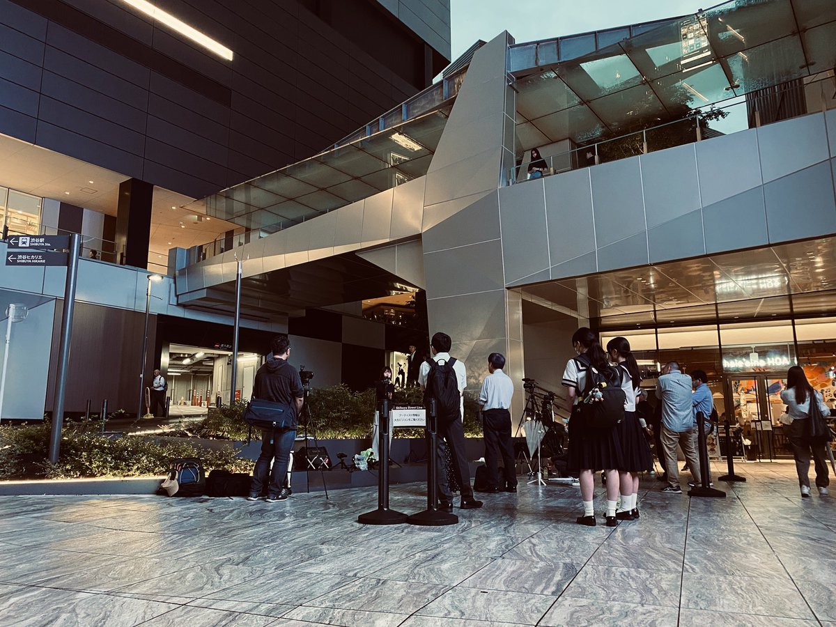 もっちゃん。 (@mocchannel_0409) on Twitter photo 2025.06.11 #SHIBUスポット
Shibuya Street Live <a href="/Shibuya_SL/">Shibuya Street Live</a>
今日もありがとうございました🙏
SHIBUスポットらしい
落ち着いた優しい時間が流れる日でした🥹
3組とも初めましてで、楽しみにしていたので、天気不安定でしたが、開催できて良かったです‼️
<a href="/midorinokyoryu0/">真唯,【ミドリノキョウリュウVo.】</a>
<a href="/rio_ssw/">理桜</a>
@wanone___ 2025.06.11 #SHIBUスポット
Shibuya Street Live <a href="/Shibuya_SL/">Shibuya Street Live</a>
今日もありがとうございました🙏
SHIBUスポットらしい
落ち着いた優しい時間が流れる日でした🥹
3組とも初めましてで、楽しみにしていたので、天気不安定でしたが、開催できて良かったです‼️
<a href="/midorinokyoryu0/">真唯,【ミドリノキョウリュウVo.】</a>
<a href="/rio_ssw/">理桜</a>
@wanone___