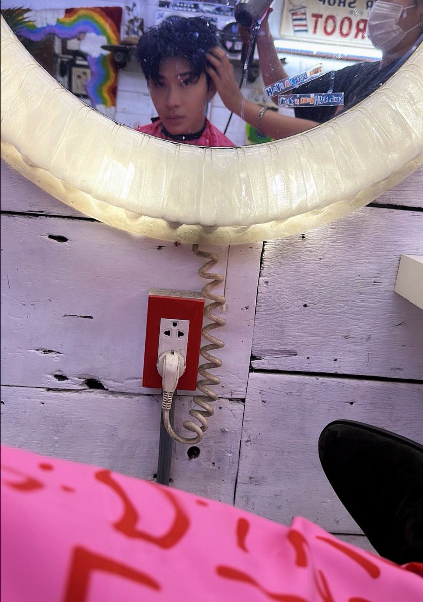 mintrit's tweet image. มีบีอัสถามหาไทย น้องภูมองหาก่อน แล้วบอกไปตัดผม แล้วน้องไทยไปตัดจริง5555555555555555555

(แล้วตอนแรก ภูนางมองหาทำไมฟะ 5555555555555) 

#PHUTATCHAl #THAIchayanon 
#Flex1045xBUS_THEFIRSTALBUM 
#BUSPressTour_ALBUM