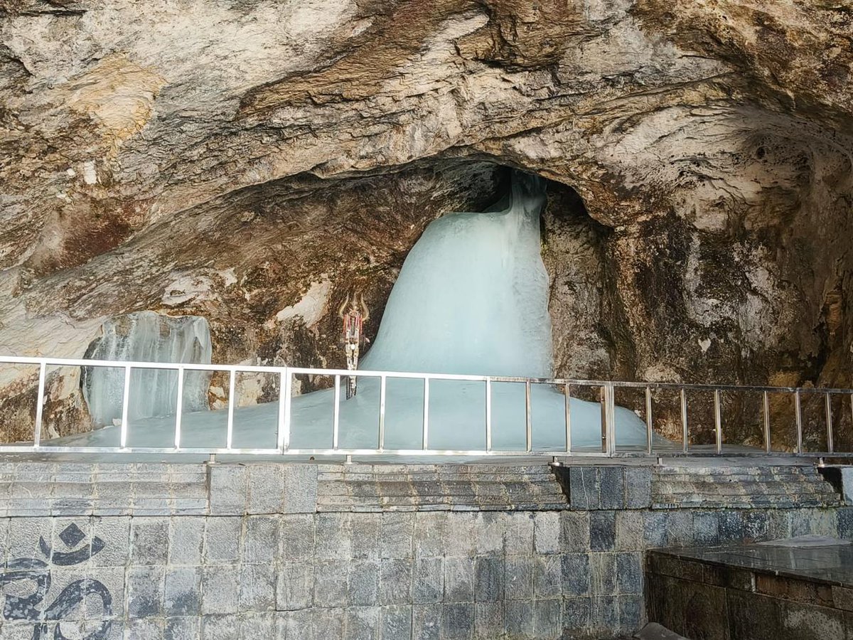 Vishwa Samvad Kendra, MadhyaPradesh (@vsk_mp) on Twitter photo рд╣рд░ рд╣рд░ рдорд╣рд╛рджреЗрд╡
рдЖрдЬ рдмрд╛рдмрд╛ рдЕрдорд░рдирд╛рде рдЬреА рдХреА рдкреНрд░рдердо рдкреВрдЬрд╛ рд╕рдореНрдкрдиреНрди рд╣реБрдИред рддреАрди рдЬреБрд▓рд╛рдИ рд╕реЗ рдмрд╛рдмрд╛ рдмрд░реНрдлрд╛рдиреА рдХреА рдкрд╡рд┐рддреНрд░ рд╢реНрд░реА рдЕрдорд░рдирд╛рде рдпрд╛рддреНрд░рд╛ рд╢реБрд░реВ рд╣реЛрдиреЗ рд╡рд╛рд▓реА рд╣реИред
рдЬрдореНрдореВ-рдХрд╢реНрдореАрд░ рдкреНрд░рд╢рд╛рд╕рди, рд╢реНрд░реА рдЕрдорд░рдирд╛рде рд╢реНрд░рд╛рдЗрди рдмреЛрд░реНрдб, рд╕реЗрдирд╛, рдмреАрдЖрд░рдУ, рд╕реАрдПрдкреАрдПрдл, рдЬрдореНрдореВ-рдХрд╢реНрдореАрд░ рдкреБрд▓рд┐рд╕ 03 рдЬреБрд▓рд╛рдИ рд╕реЗ рдкреНрд░рд╛рд░рдВрдн рд╣реЛрдиреЗ рд╡рд╛рд▓реА рддреАрд░реНрдердпрд╛рддреНрд░рд╛ рдХреЛ рд╕реБрд╡рд┐рдзрд╛рдЬрдирдХ рд╣рд░ рд╣рд░ рдорд╣рд╛рджреЗрд╡
рдЖрдЬ рдмрд╛рдмрд╛ рдЕрдорд░рдирд╛рде рдЬреА рдХреА рдкреНрд░рдердо рдкреВрдЬрд╛ рд╕рдореНрдкрдиреНрди рд╣реБрдИред рддреАрди рдЬреБрд▓рд╛рдИ рд╕реЗ рдмрд╛рдмрд╛ рдмрд░реНрдлрд╛рдиреА рдХреА рдкрд╡рд┐рддреНрд░ рд╢реНрд░реА рдЕрдорд░рдирд╛рде рдпрд╛рддреНрд░рд╛ рд╢реБрд░реВ рд╣реЛрдиреЗ рд╡рд╛рд▓реА рд╣реИред
рдЬрдореНрдореВ-рдХрд╢реНрдореАрд░ рдкреНрд░рд╢рд╛рд╕рди, рд╢реНрд░реА рдЕрдорд░рдирд╛рде рд╢реНрд░рд╛рдЗрди рдмреЛрд░реНрдб, рд╕реЗрдирд╛, рдмреАрдЖрд░рдУ, рд╕реАрдПрдкреАрдПрдл, рдЬрдореНрдореВ-рдХрд╢реНрдореАрд░ рдкреБрд▓рд┐рд╕ 03 рдЬреБрд▓рд╛рдИ рд╕реЗ рдкреНрд░рд╛рд░рдВрдн рд╣реЛрдиреЗ рд╡рд╛рд▓реА рддреАрд░реНрдердпрд╛рддреНрд░рд╛ рдХреЛ рд╕реБрд╡рд┐рдзрд╛рдЬрдирдХ