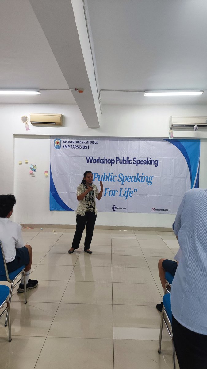 ochachan_'s tweet photo. Kembali lagi ke dunia training, bertemu anak-anak sekolah dengan segala dinamikanya. Ah, I really love it! Thank God for this opportunity 🥰🙏❤ https://t.co/TJbDGWrOBV
