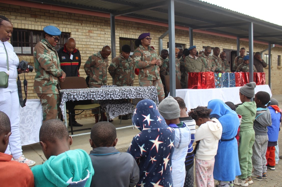 SANDF_ZA's tweet image. READ || Senior Non-Commissioned Officers Reach Out to the Community.

facebook.com/10006886559395…

#SANDF
#SAArmy
#SAArmySupportFormation
#PrideOfLions