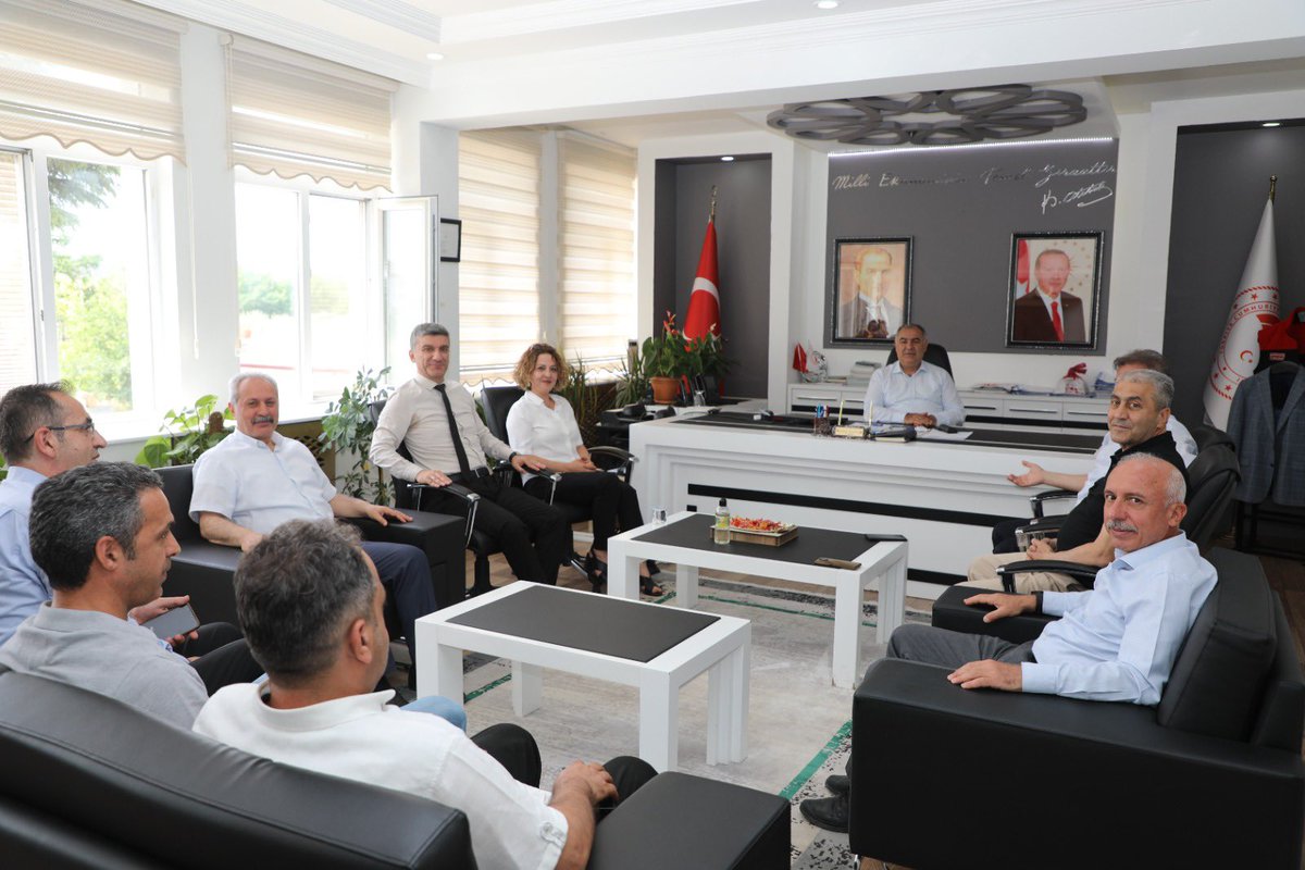 Kurum Temsilcilerinden İl Müdürlüğümüze Bayram Ziyareti

İl Müdürlüğümüz, Kurban Bayramı’nın ardından Bakanlığımıza bağlı kurum yöneticilerinin gerçekleştirdiği nezaket ziyaretine ev sahipliği yaptı.