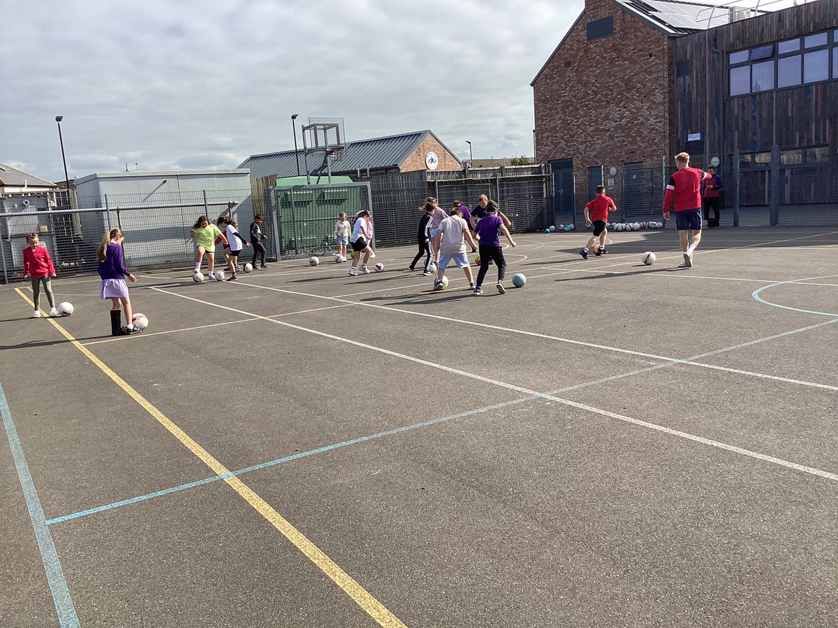 Ysgol Pen Rhos (@ysgolpenrhos) on Twitter photo Diolch i Nickie o <a href="/FFootballfirst/">footballfirst</a> am gynnal sesiwn “Beat Ball” gyda Blwyddyn 3W heddiw. Pawb wedi joio mas draw ⚽️😀
Thank you to Nickie from <a href="/FFootballfirst/">footballfirst</a> for Blwyddyn 3W’s Beat Ball session today. Everyone thoroughly enjoyed ⚽️😀 Diolch i Nickie o <a href="/FFootballfirst/">footballfirst</a> am gynnal sesiwn “Beat Ball” gyda Blwyddyn 3W heddiw. Pawb wedi joio mas draw ⚽️😀
Thank you to Nickie from <a href="/FFootballfirst/">footballfirst</a> for Blwyddyn 3W’s Beat Ball session today. Everyone thoroughly enjoyed ⚽️😀