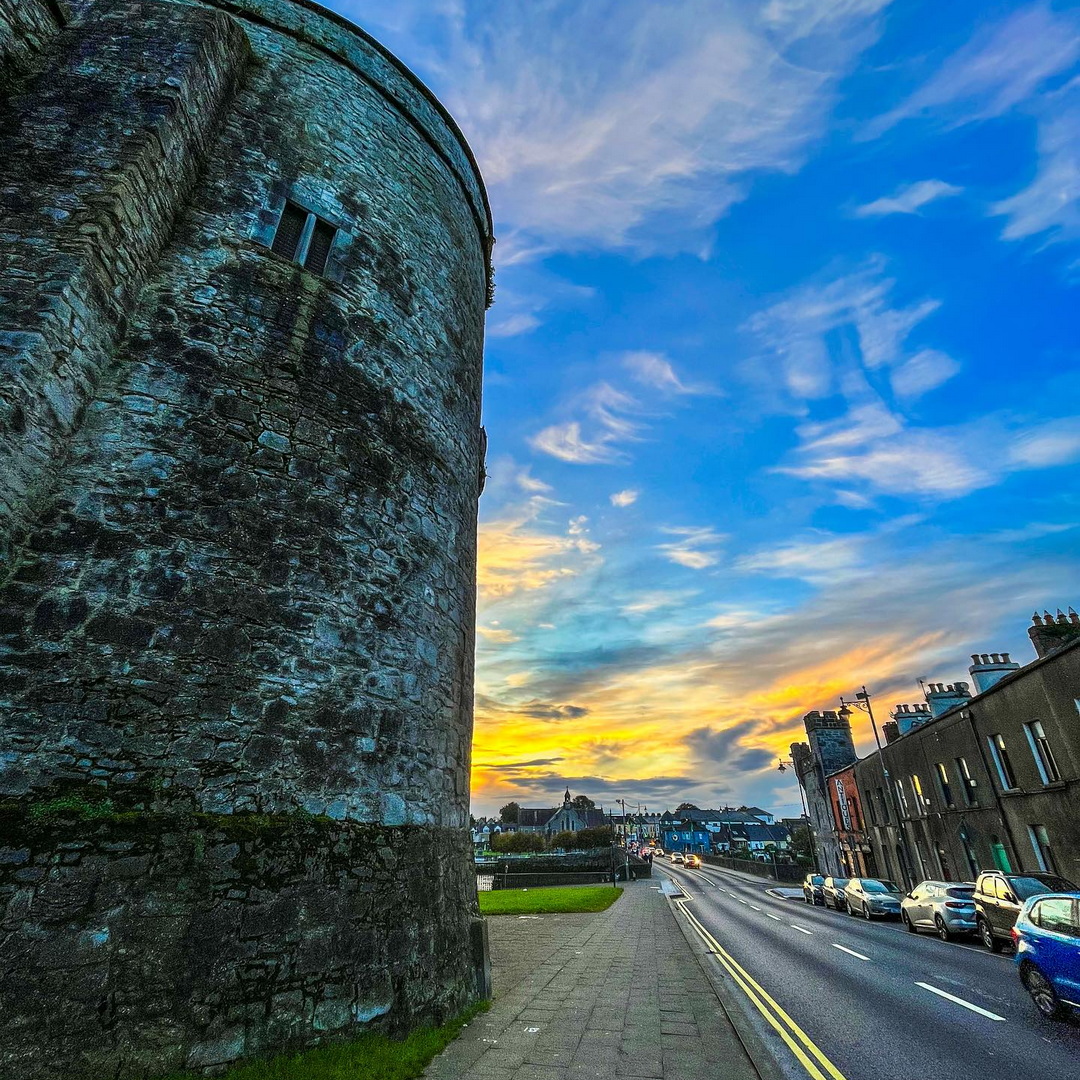 As the Summer comes the evenings light up this great city even more! 🤩

📷: mika_kucioyada

#Limerick #LimerickEdgeEmbrace #KeepDiscovering #ScenicLimerick