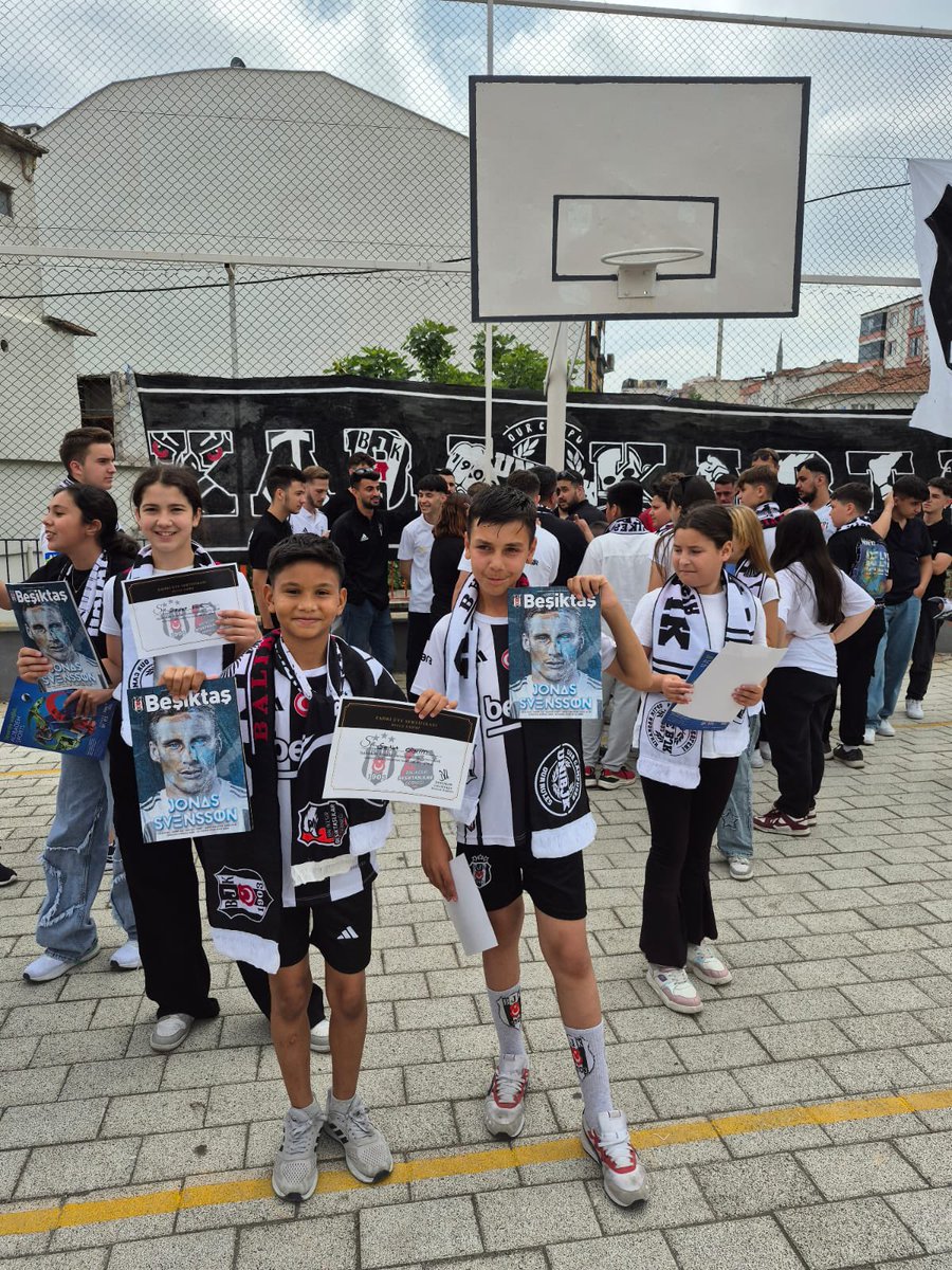 Yüzünüzde tebessüm her şeye değer. 
İyi ki varsınız çocuklar.
İyi ki BEŞİKTAŞ var. 🫵🏿🦅

<a href="/bulentuslu1903/">Bülent USLU</a> 
#besiktas