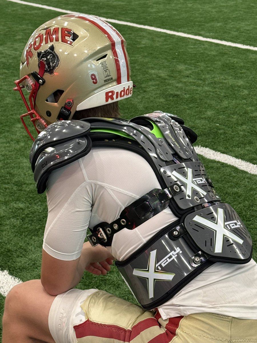 ZackParkerQB's tweet image. Special thanks to @XTECHpads for hooking me up this year with some custom pads!