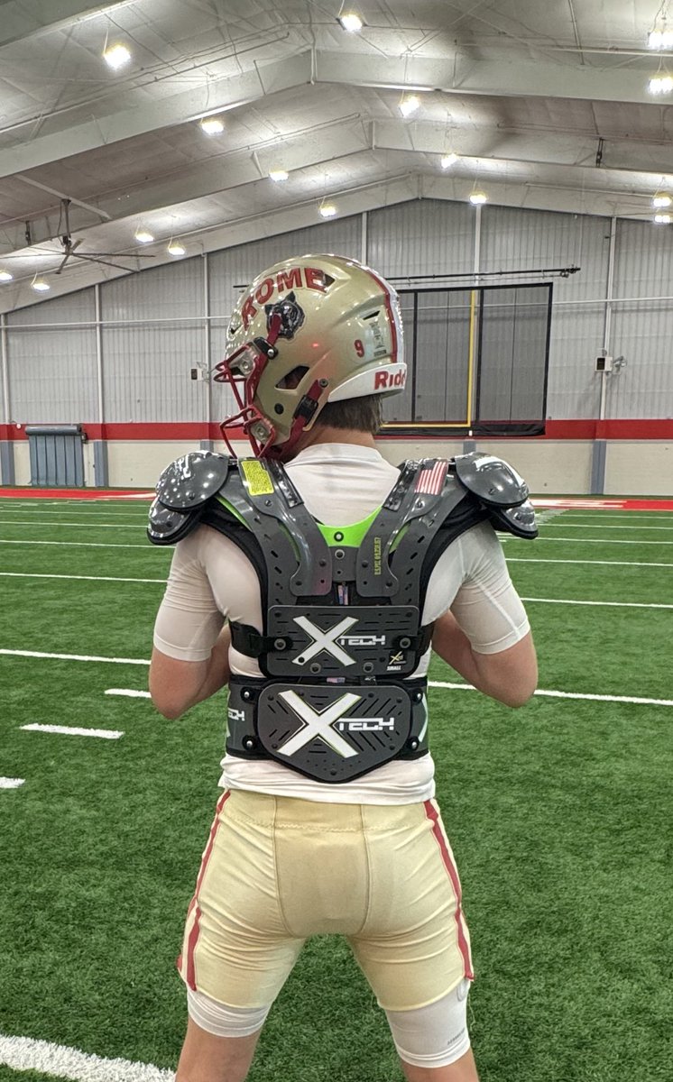 ZackParkerQB's tweet image. Special thanks to @XTECHpads for hooking me up this year with some custom pads!