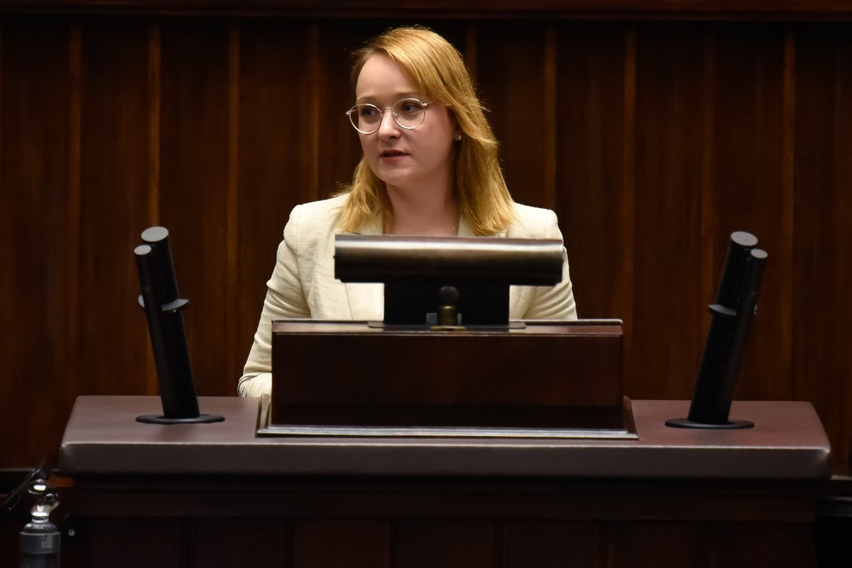 Chce tego ponad 7️⃣0️⃣% Polek i Polaków! ✅

🐾 W październiku zeszłego roku powołaliśmy Nadzwyczajną Komisję ds. Ochrony Zwierząt – pierwszą taką w historii polskiego Sejmu 👏 Pracujemy w niej nad 1️⃣0️⃣ projektami ustaw 💪 Dwa z nich są dla mnie szczególnie ważne 👇

🦊 Po