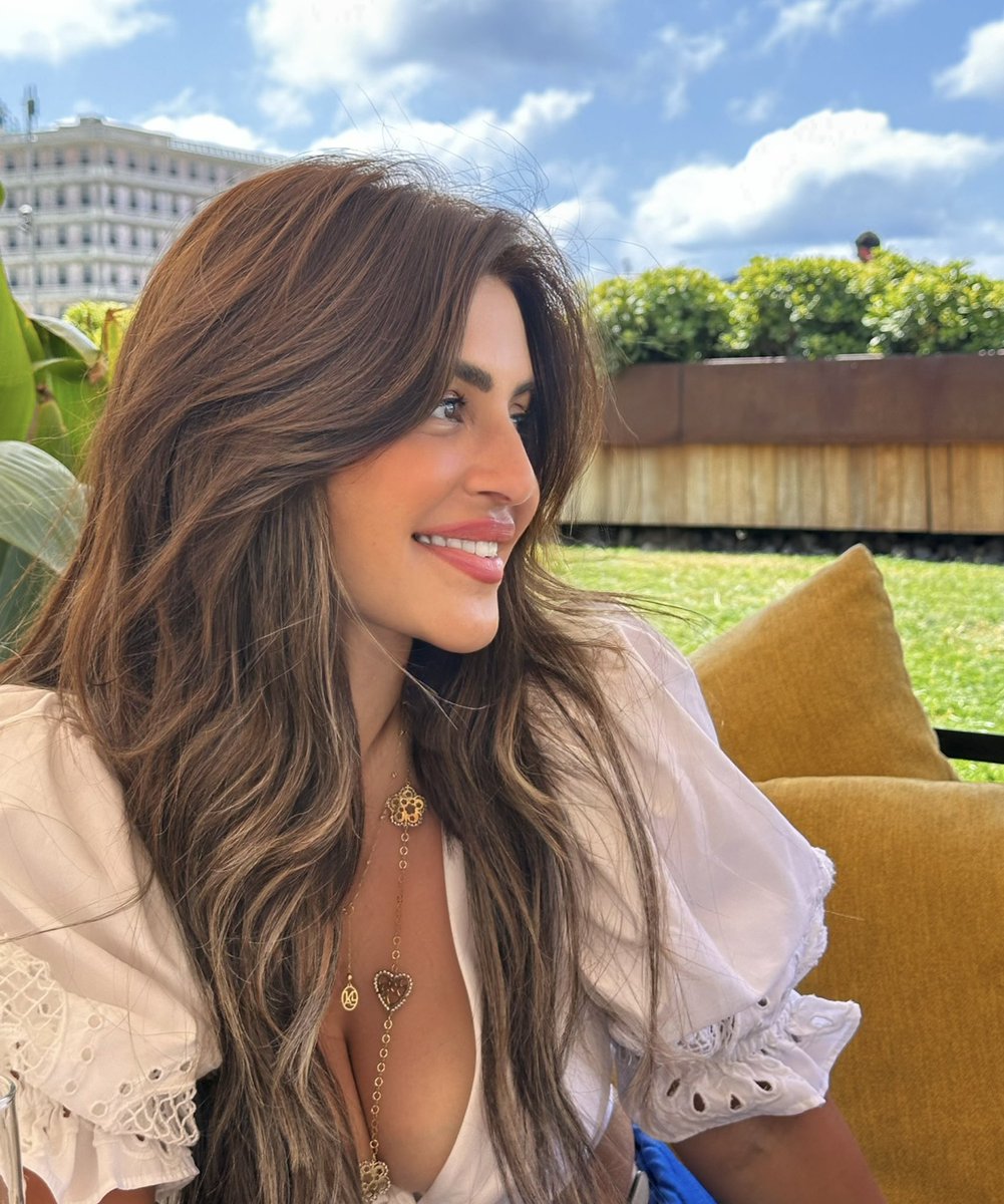 If u don’t want betrayal, keep your secrets to yourself 🧿🤍💫