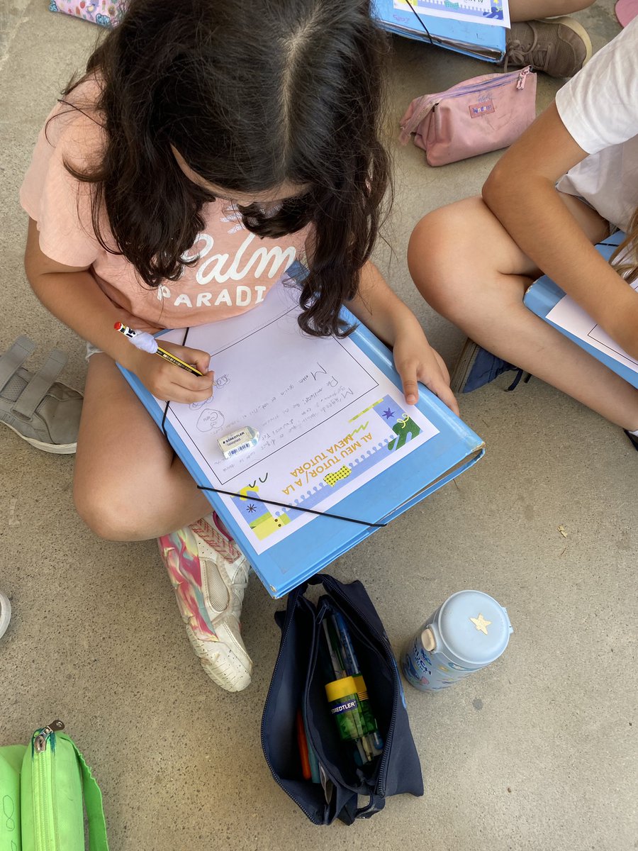 Ahir l’alumnat de 3r i 5è va tancar el projecte TEI, clau per prevenir l’assetjament escolar 💛
Tutores i tutoritzats van compartir missatges positius plens de records, propostes i bons desitjos.

Un projecte que crea vincles, confiança i respecte 🙌
#ProjecteTEI #3r5èElsPicots