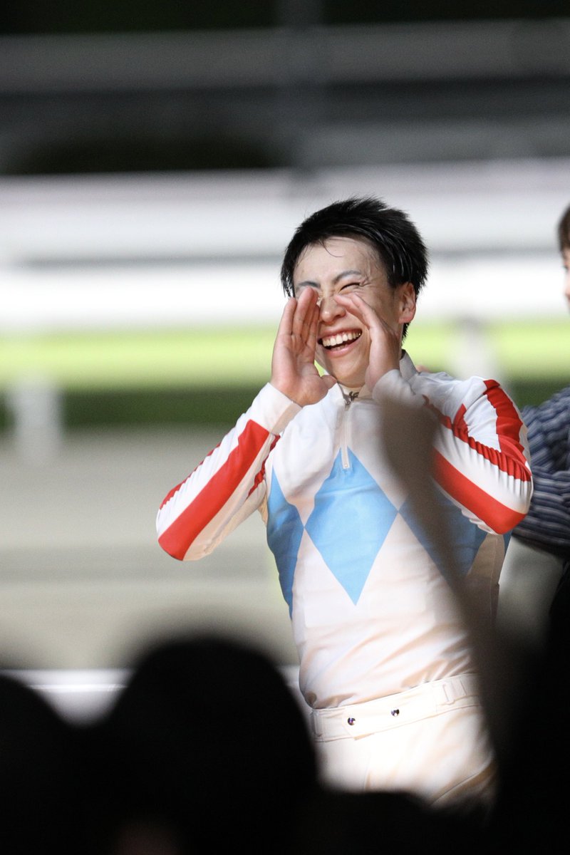 戻る前ファンに向けて大声で🥹

本当におめでとう！！！！！