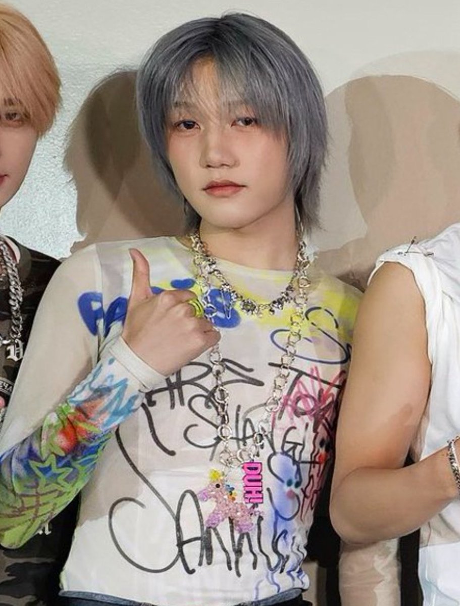 wahhh ash blue-grey jongseob is so cutieful 🤏🩵