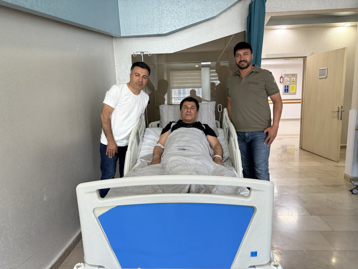 eroltemel (@eroltemelll) on Twitter photo Kayseri final maçı yolunda kaza geçiren kıymetli vekilimiz Mahmut Dindar’ı hastanede ziyaret ettik. Çok şükür durumu iyi. Geçmiş olsun, Rabbim beterinden korusun.
<a href="/MahmutDindar65/">Mahmut Dindar</a> Kayseri final maçı yolunda kaza geçiren kıymetli vekilimiz Mahmut Dindar’ı hastanede ziyaret ettik. Çok şükür durumu iyi. Geçmiş olsun, Rabbim beterinden korusun.
<a href="/MahmutDindar65/">Mahmut Dindar</a>