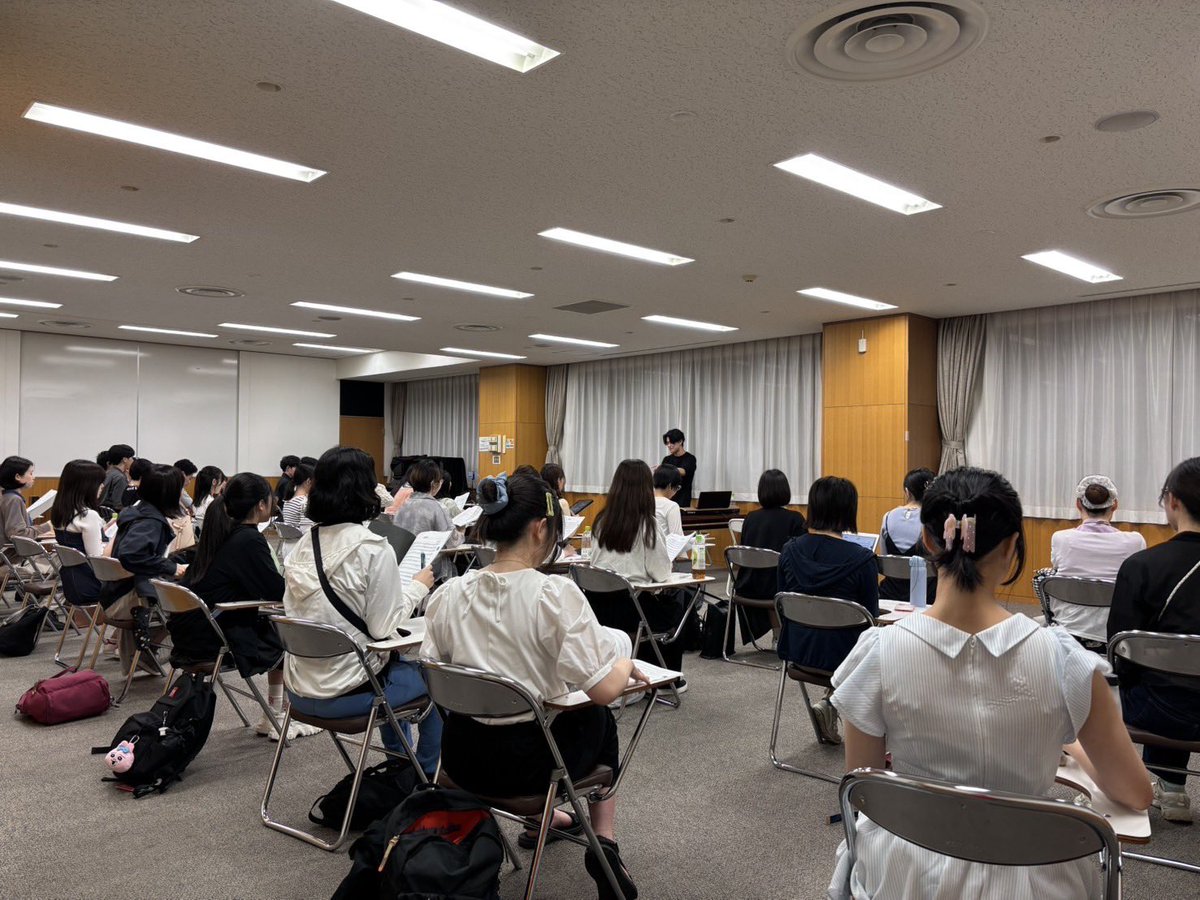 ISSIMO_project's tweet photo. 🫧6月8日活動報告️🫧
ついに迎えたISSIMO!!2ndの初回練習🌱
初顔合わせながら、早速たくさんの交流が見受けられました👀✨️
軽く自己紹介をした後は早速二声練習へ!丁寧に課題曲の音取りをし、充実したスタートを切ることができました🙌🏻
#ISSIMO🏮 https://t.co/Qpnx6kcKki