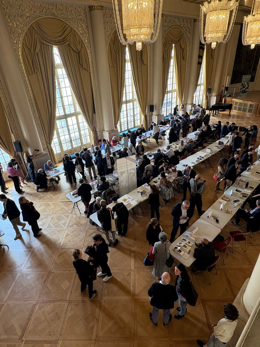 📚🖋️Je suis très fière d’avoir co-organisé et modéré pour le Salon du Livre de la <a href="/_LICRA_/">Licra</a> , une table ronde sur 
👉 « Les réseaux sociaux, nouveau forum de la cité ? » 
où intervenaient <a href="/RReichstadt/">Rudy Reichstadt 🎗️</a>, <a href="/loth_maxime/">Maxime Loth</a> et <a href="/LucasMoulardNK/">Lucas Moulard 🇫🇷🇪🇺🎗️</a> 
L’universalisme est une fête !