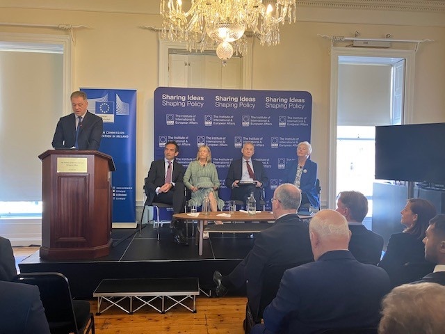 IIEA (@iiea) on Twitter photo Delighted to welcome Minister of State for European Affairs and Defence, <a href="/ThomasByrneTD/">Thomas Byrne</a> to give a keynote address ahead of our panel discussion today on the new EU Joint White Paper for European Defence Readiness 2030. Our expert panellists are Guillaume de La Brosse, Head of Delighted to welcome Minister of State for European Affairs and Defence, <a href="/ThomasByrneTD/">Thomas Byrne</a> to give a keynote address ahead of our panel discussion today on the new EU Joint White Paper for European Defence Readiness 2030. Our expert panellists are Guillaume de La Brosse, Head of