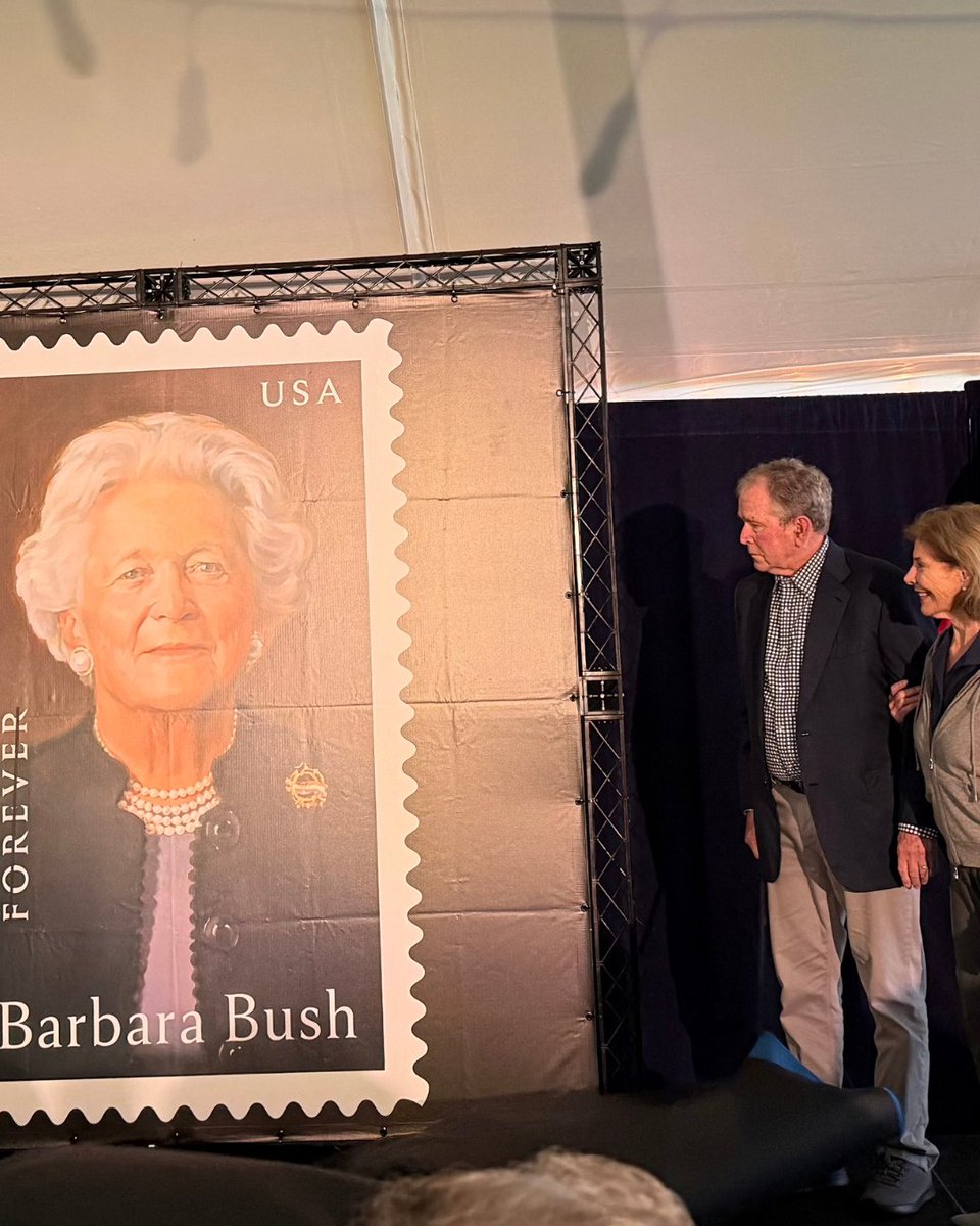 AnitaBMcBride's tweet image. Honored to celebrate Barbara Bush’s 100th birthday in Kennebunkport with events spotlighting her legacy of literacy. Thrilled to see 'First Ladies Make History' included & to join the tribute for her Forever Stamp. @BarbaraBushFdn #FamilyLiteracy #FirstLadies