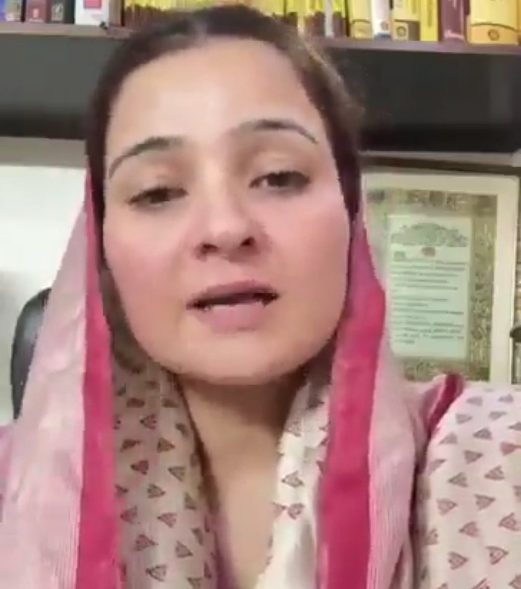 दुनिया भर का मुसलमान एक महीने तक |

शर्मिष्ठा को जेल भेजने तक चुप नहीं बैठा |

हिंदू मात्र तीन दिन में अरफा खानम को भूल गया |

जेल भिजवाना  तो दूर मुद्दा उठाना भी  छोड़ गया |