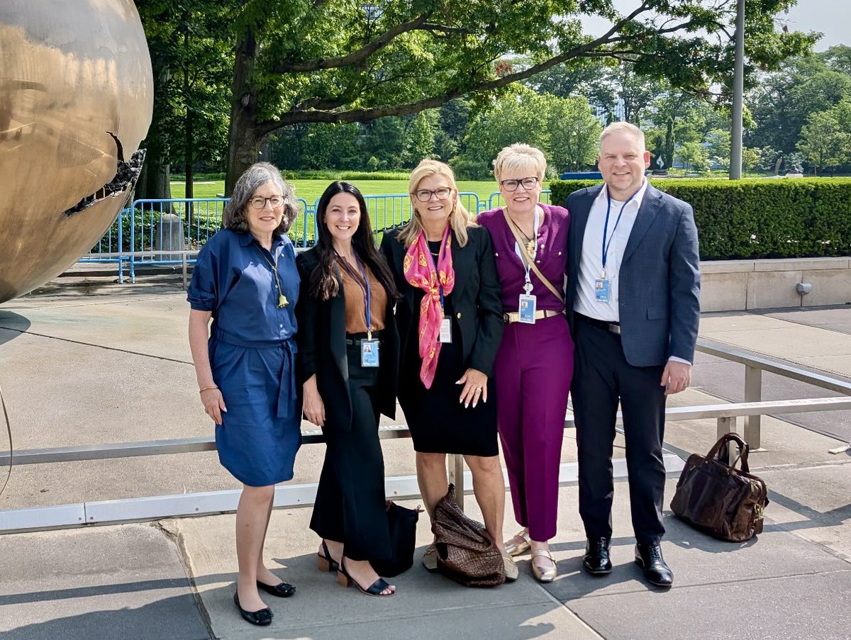 Like a magnetic pull, found my favourite🇨🇦 colleagues in the UN security line this morning