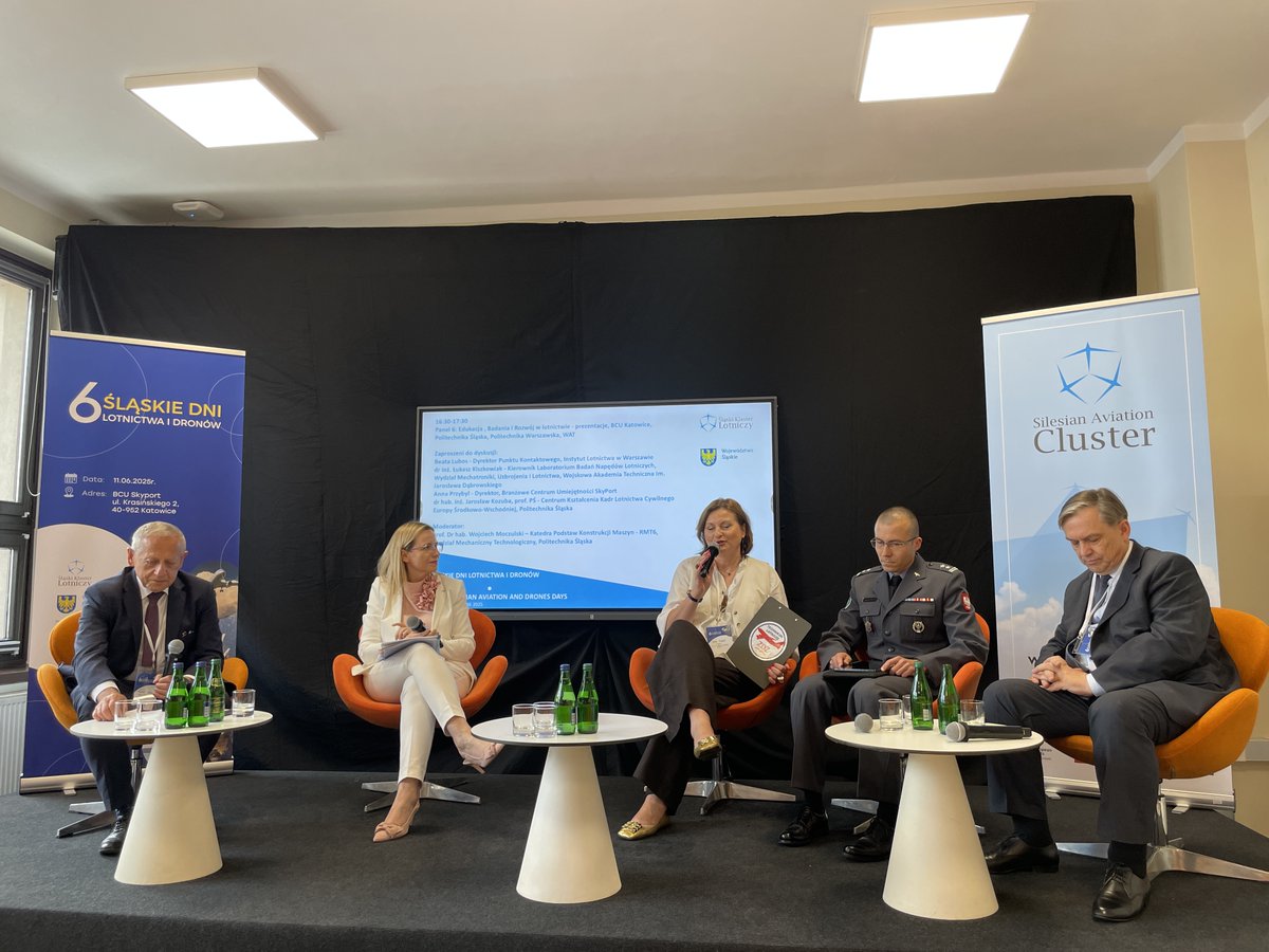 👥W ostatnim 𝐩𝐚𝐧𝐞𝐥𝐮 "Edukacja , Badania i Rozwój w lotnictwie - prezentacje, BCU Katowice, Radom, Politechnika Śląska, Politechnika Warszawska, WAT" wystąpiła Pani Anna Przybył - Dyrektor Branżowego Centrum Umiejętności SkyPort.

#6ślaskiednilotnictwaidronów