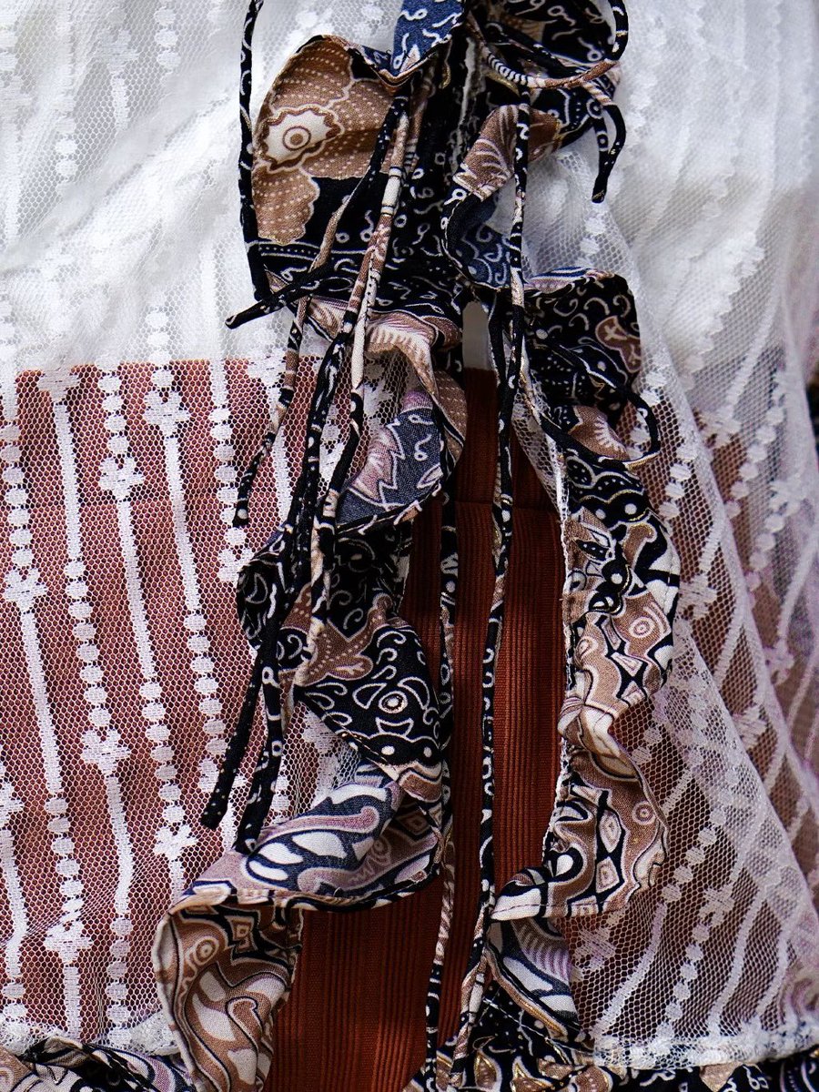 calmatchaa's tweet photo. Ga mau gatekeeping wkwk, ku nemu outer batik yang cocok banget buat kondangan, gampang juga buat dipasangin sama bawahan rok atau celana gitu 😭❤️

https://t.co/X980xiCqE5 https://t.co/Yb8frKs7A6