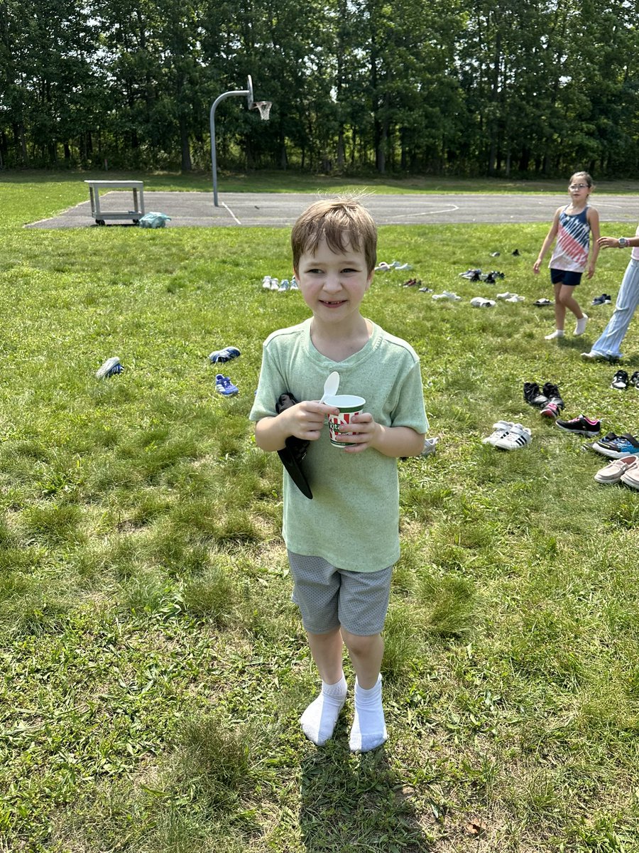Day of Awesomeness for some awesome 😎 🐊 s today! Thank you to our awesome PTO, once again! 🥰Beautiful ☀️weather for a day filled with inflatables and popsicles! 🍦🧊#HTPSCommunityEngagement