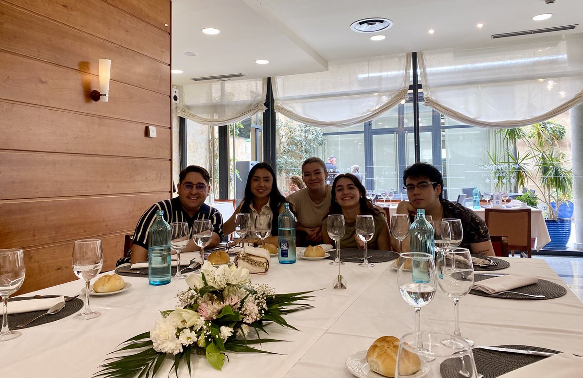 Después de un curso de trabajo intenso en la UADLEtocaba disfrutar y compartir un momento de descanso y celebración con los estudiantes de Psicología que han realizado sus prácticas Curriculares y/o Extracurriculares. <a href="/usal/">Universidad de Salamanca</a> @USALPsicologa