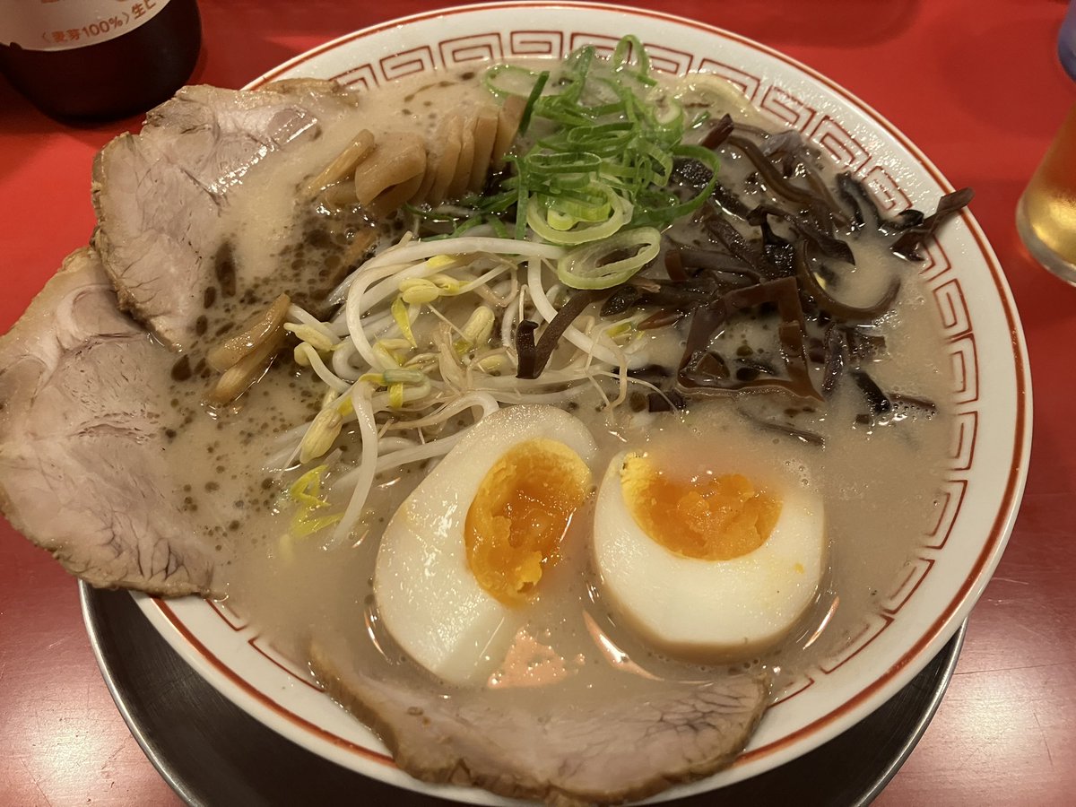 mini_tomao's tweet photo. こんな素敵な呑み屋が熊本にはたくさんあります。しめは熊本ラーメン紅組。イェイ♪ https://t.co/v89qqDNGmo