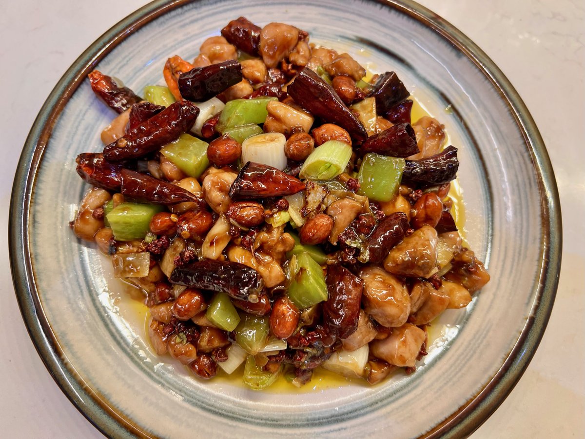 RobertiLax's tweet image. Sichuan classic Gong Bao Chicken - in the style of my favorite "fly restaurant" in Chengdu.
I probably make this dish more than any other, but it's always a challenge - so many small variables to go wrong - that it's rewarding when it all works out just right.