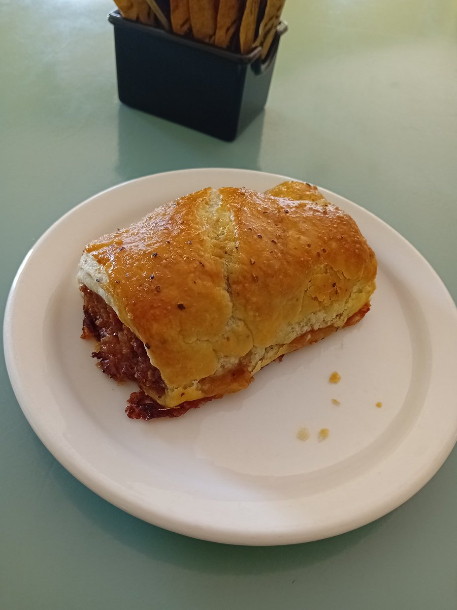 TheSuperpigeon's tweet image. On the work tour this week. Finally, no long distance. Nottingham City Hospital today with a visit to one of my old stops. Southwell garden centre for the epic hand made Sausage Roll. 😍 #DriverTraining #CafeKnowledge