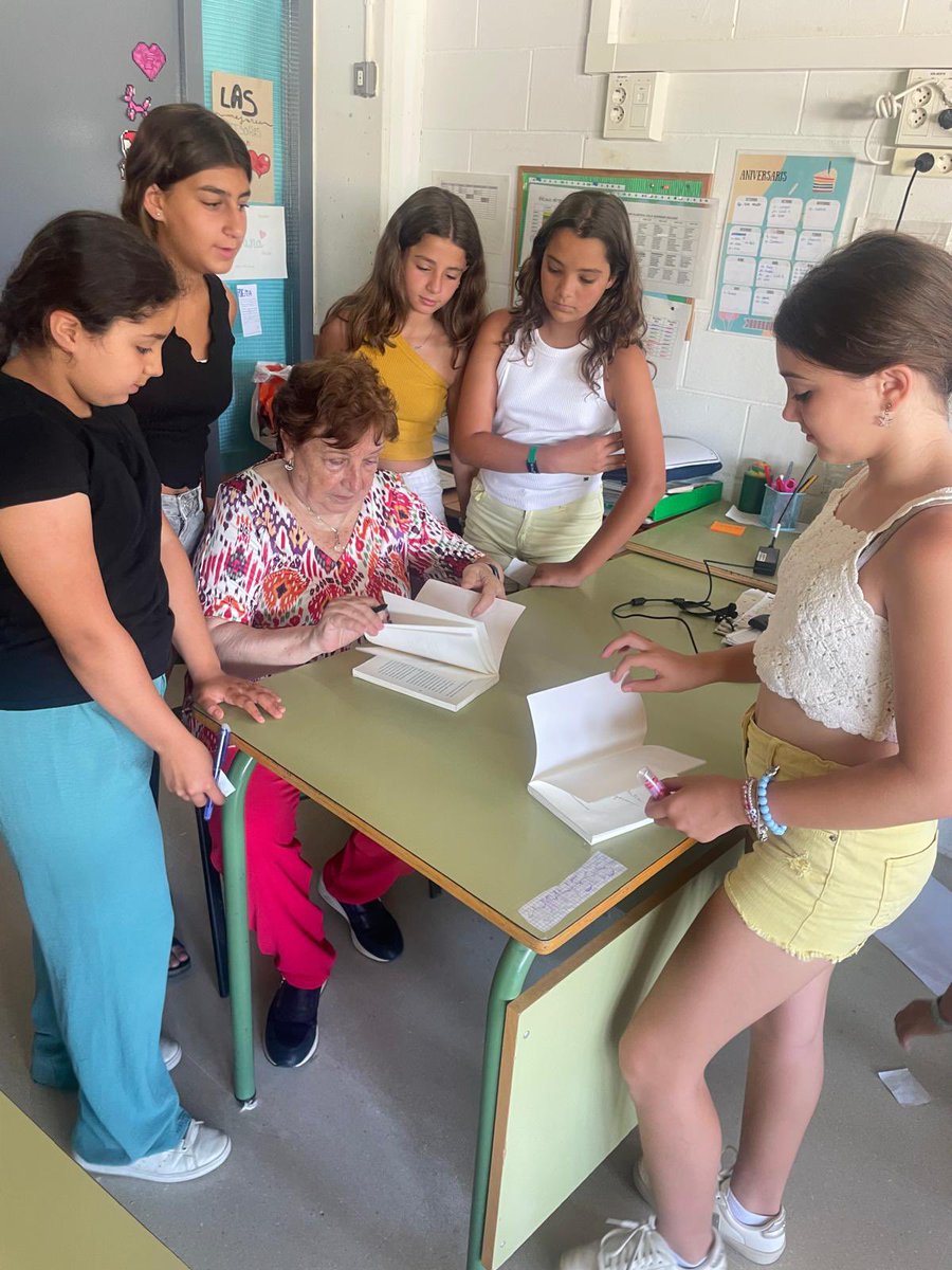 Alegria Julià ens ha visitat avui per fer la cloenda del seu llibre Tots Sis!! 📚Aquesta ha estat la lectura de l’alumnat de 5è del primer trimestre i els ha mantingut molt enganxats 🙇🙇🏻‍♂️fins el final!! Moltes gràcies per la teva visita. 📖
