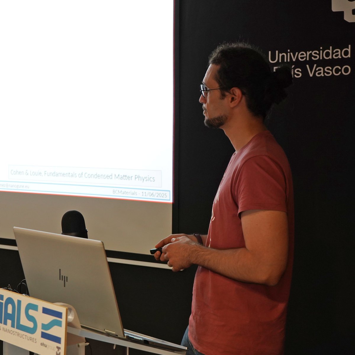 BCMaterials's tweet image. It was our pleasure to recieve today Daniel Hernangómez-Pérez, Gipuzkoa Fellow at @cicnanogune speaking about the excitonic behaviour of low-dimensional transition metal dichalcogenides #TMDC.
Thanks for sharing your research with us, Daniel!