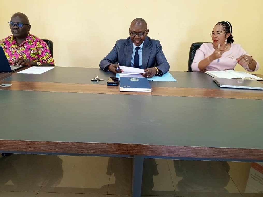 #Burundi #onprInnovation Ce matin du 11 juin 2025, le Directeur Général de l'#ONPR ,<a href="/anastase_jean/">Hicuburundi Jean Anastase</a> , dirige une réunion du Comité de Direction comme d'habitude au rythme statutaire mensuel, avec comme l'un  des points à l'ordre du jour: entretien du charroi.