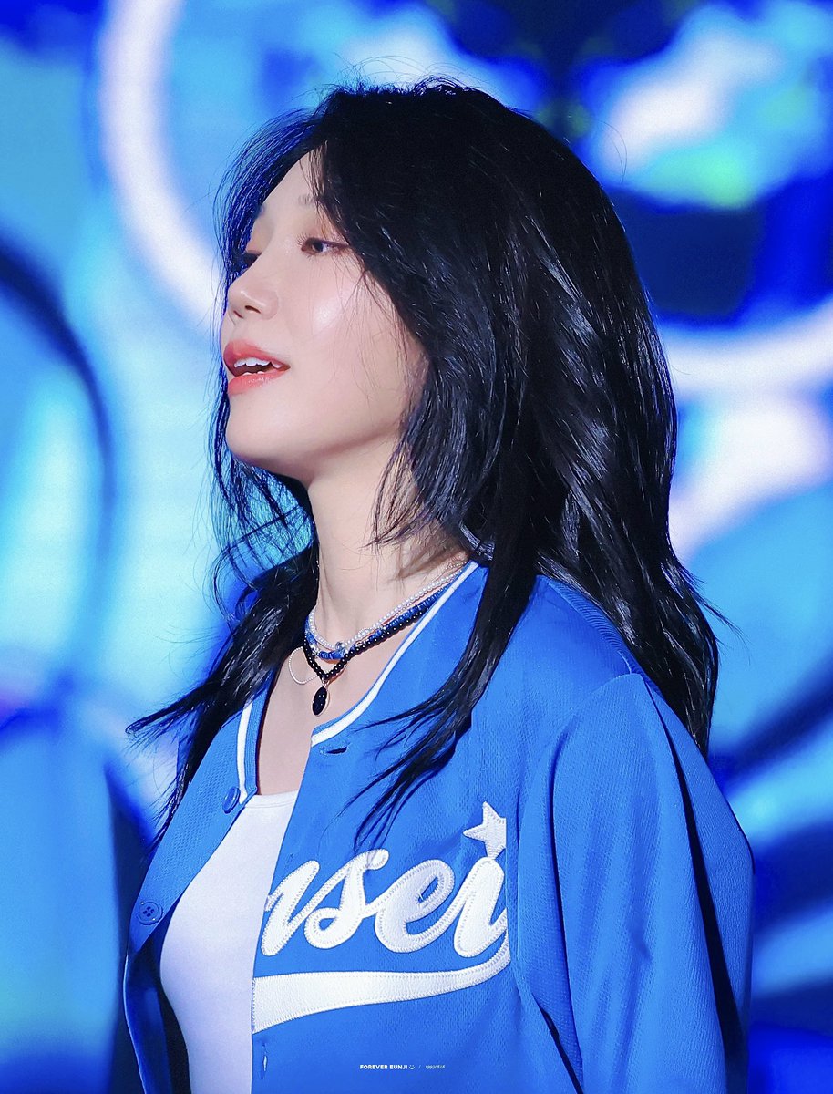 Forever__Eunji's tweet image. 250608 연세대  &amp;lt;연세여 사랑한다&amp;gt; 은지 ✨

@Apinkjej 🐶🐾

은지 언니여 사랑한다 💙

#Apink #에이핑크 #정은지 #은지 #郑恩地