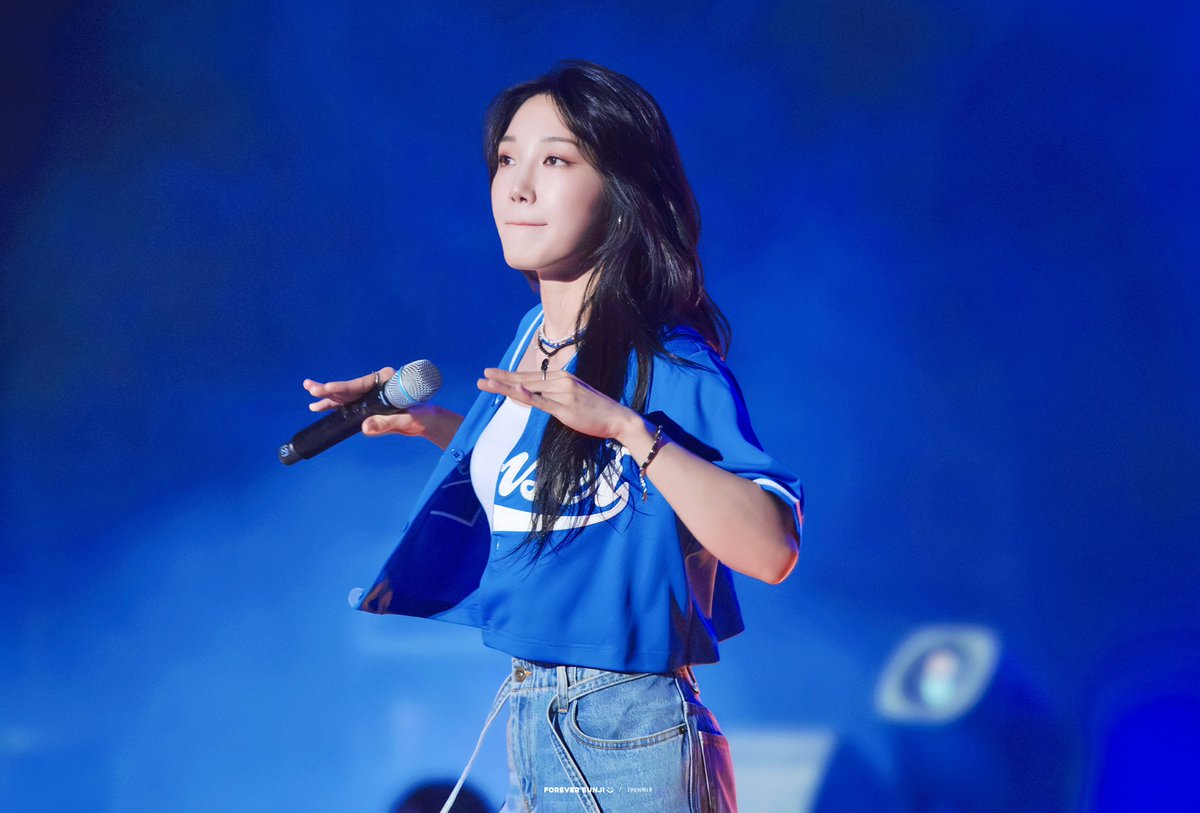 Forever__Eunji's tweet image. 250608 연세대  &amp;lt;연세여 사랑한다&amp;gt; 은지 ✨

@Apinkjej 🐶🐾

은지 언니여 사랑한다 💙

#Apink #에이핑크 #정은지 #은지 #郑恩地