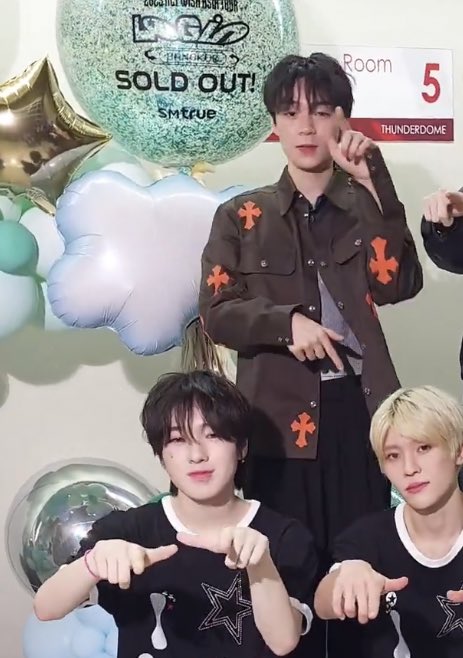 baabiens's tweet photo. iktr you can never separate twins https://t.co/hcQRUTp3Fd