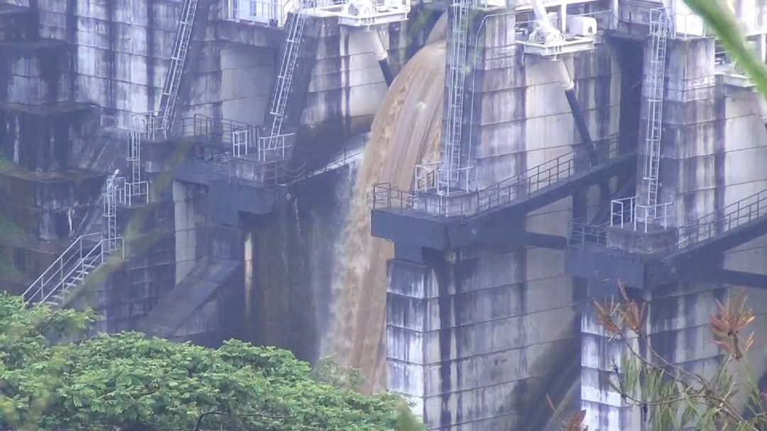 journalistlegi's tweet photo. Sluice gate of Upper Kotmale Reservoir in Talawakelle opens
- Water level also increases in Castlereagh and Mausakalai Reservoirs
@Journalistlegi
#SluiceGate #Talawakelle #UpperKotmaleReservoir #Water #Increased #HeavyRain #SriLanka #LKA #sleep https://t.co/BQwifCHzhG
